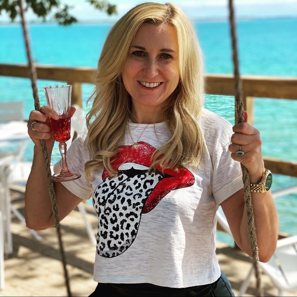 Meet your Posher, Cristina - Picture 1 of 3